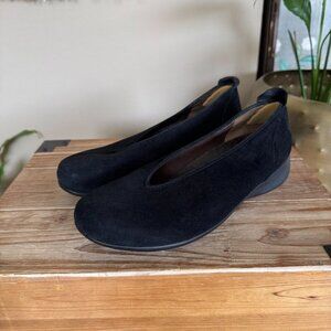 Wolkey Black Suede Slip on Comfort Rubber Bottom Sole Ballet Flats Size 10.5‎
